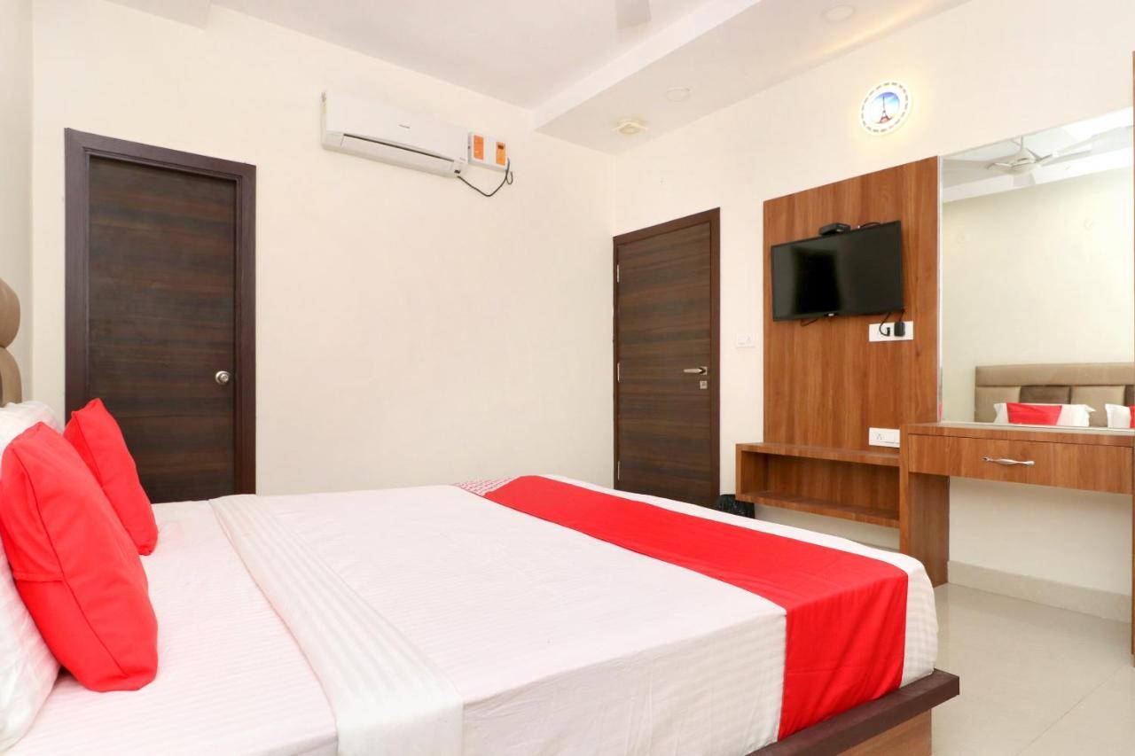 Hotel Oyo 24071 Jasco Royal